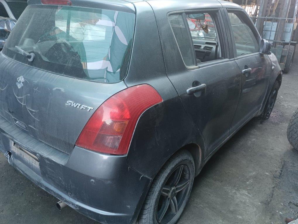  Suzuki SWIFT 2006    EN DESARME